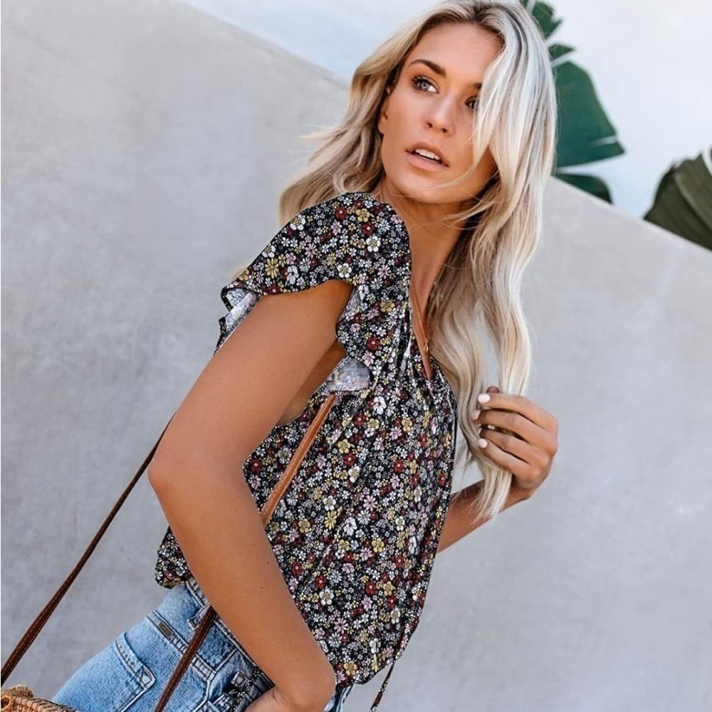 • SimpleFun • Floral Flutter Sleeve Top